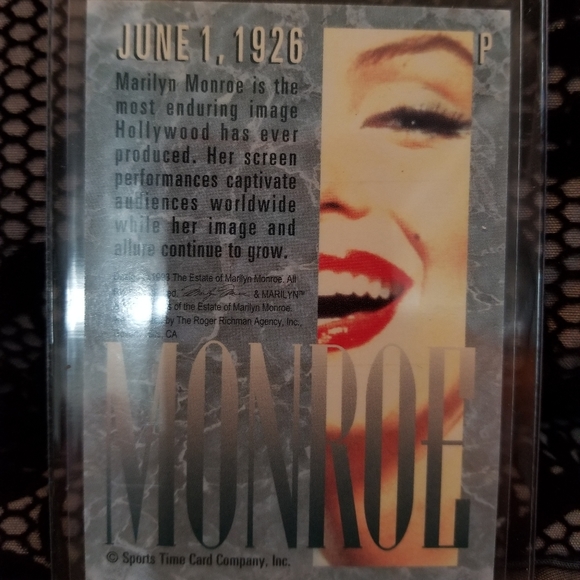 Marilyn Monroe collector cards - Picture 9 of 9